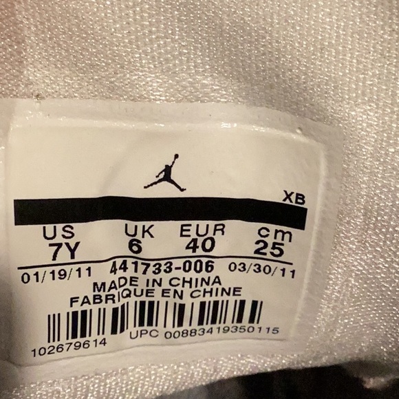 Air Jordan by Nike sneakers - Picture 5 of 8